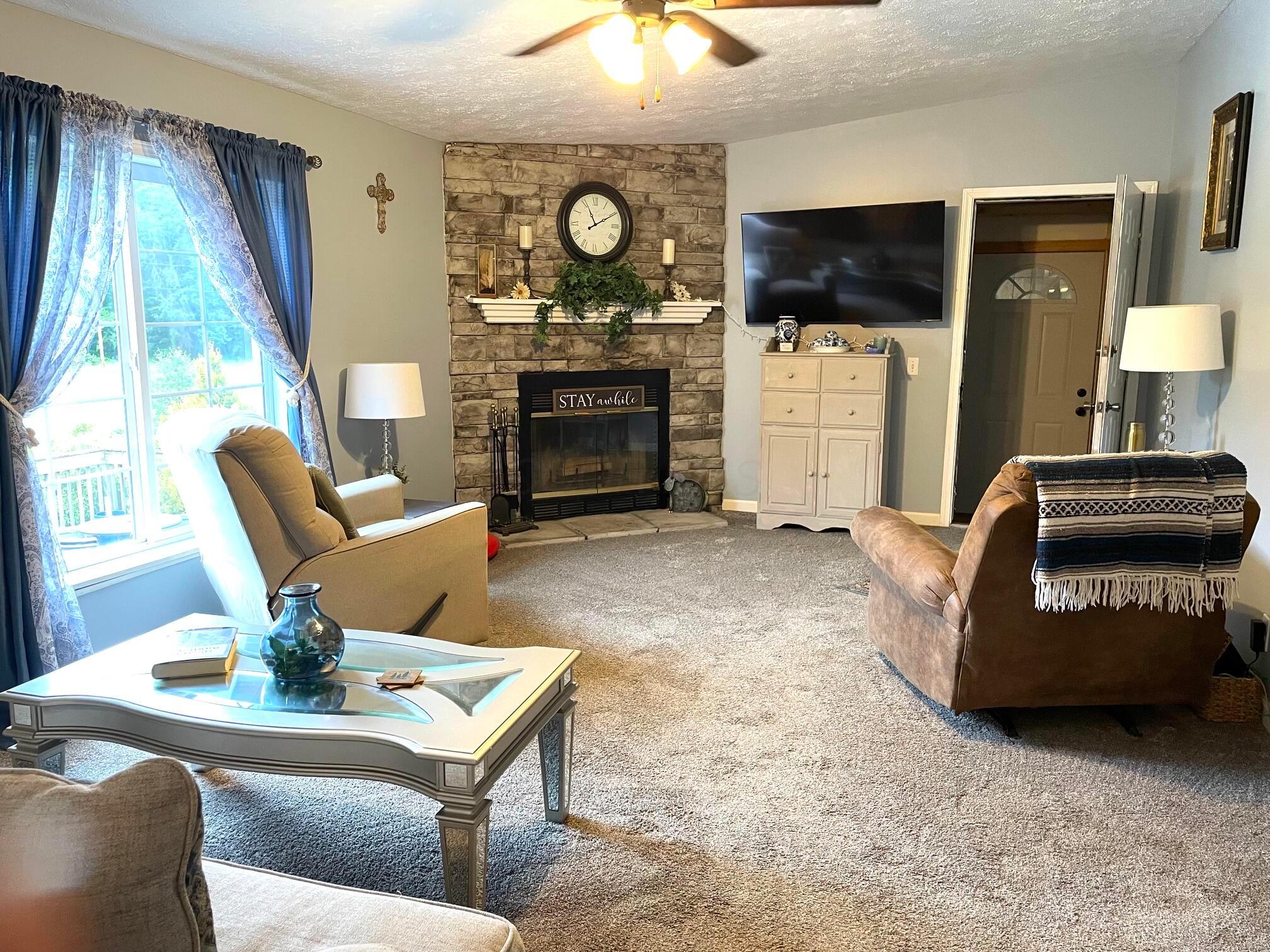 16282 Cox Road Logan, OH 43138 - Photo 17 of 40 Family Room w/fireplace