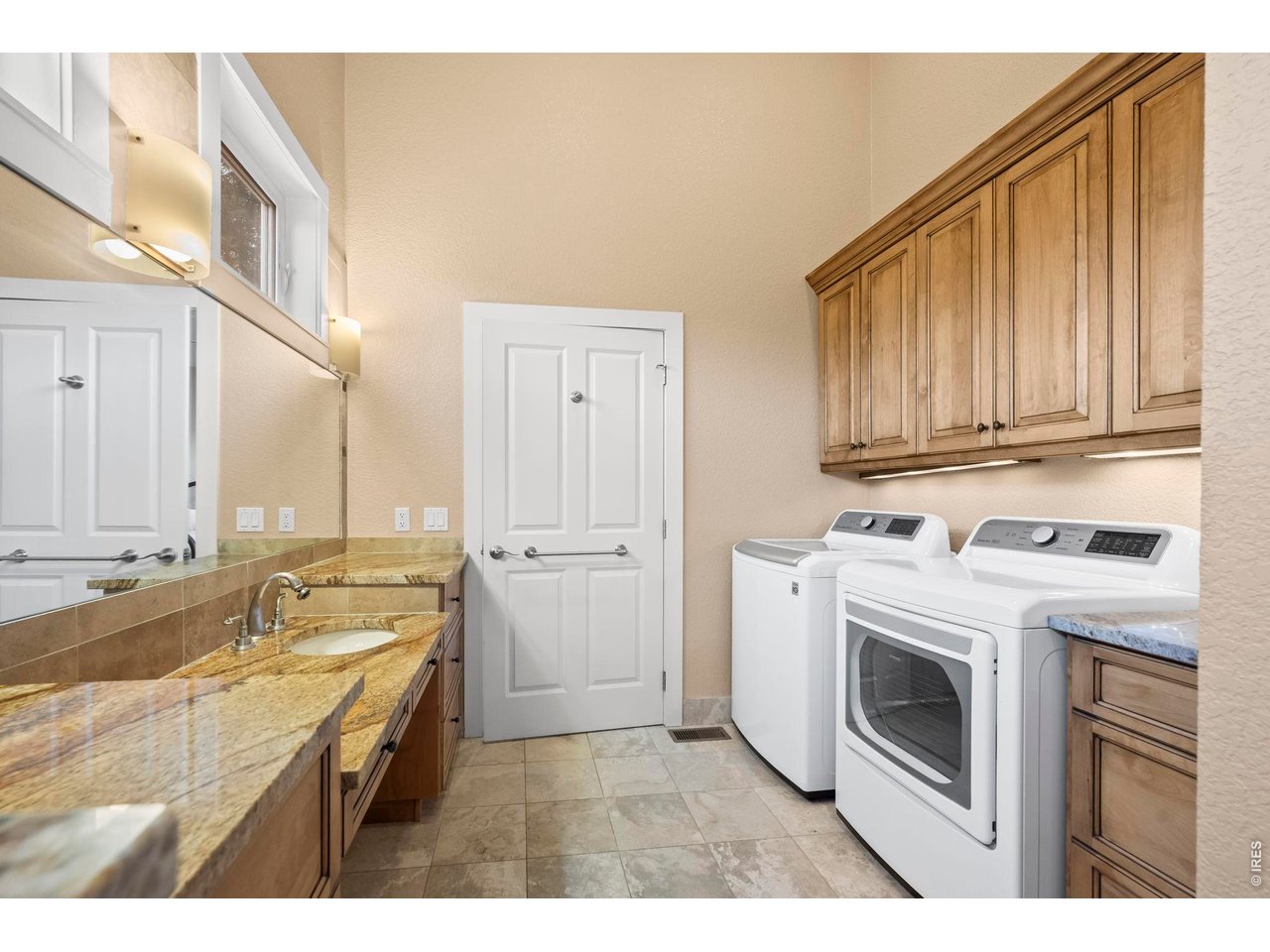 4398 Carter Trail Boulder, CO 80301 - Photo 35 of 41 Full size washer/dryer in Apartment/ADU