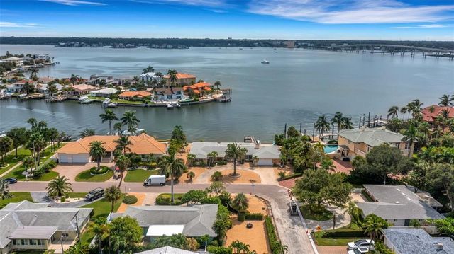 $2,100,000 | 1903 Bayshore Drive, Belleair Beach, FL 33786