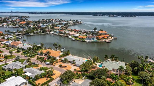 $2,100,000 | 1903 Bayshore Drive, Belleair Beach, FL 33786