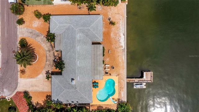 $2,100,000 | 1903 Bayshore Drive, Belleair Beach, FL 33786