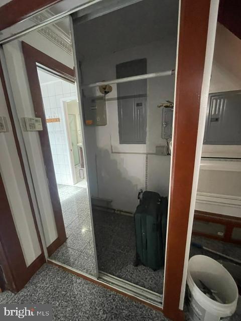 10 Middle Road Levittown, PA 19056 - Photo 13 of 25 a bathroom with a sink and mirror