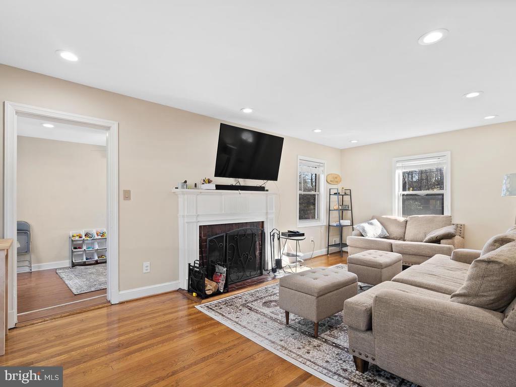 10312 Colesville Road Silver Spring, MD 20901 - Photo 4 of 16 Gallery Image 4