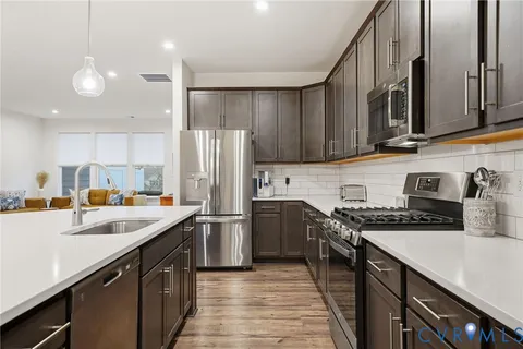 a en suite spacious bathroom with a double vanity sink a large mirror and shower