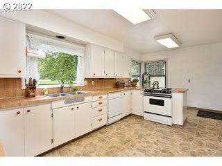79448 Sears Road Cottage Grove, OR 97424 - Photo 10 of 32 Gallery Image 10