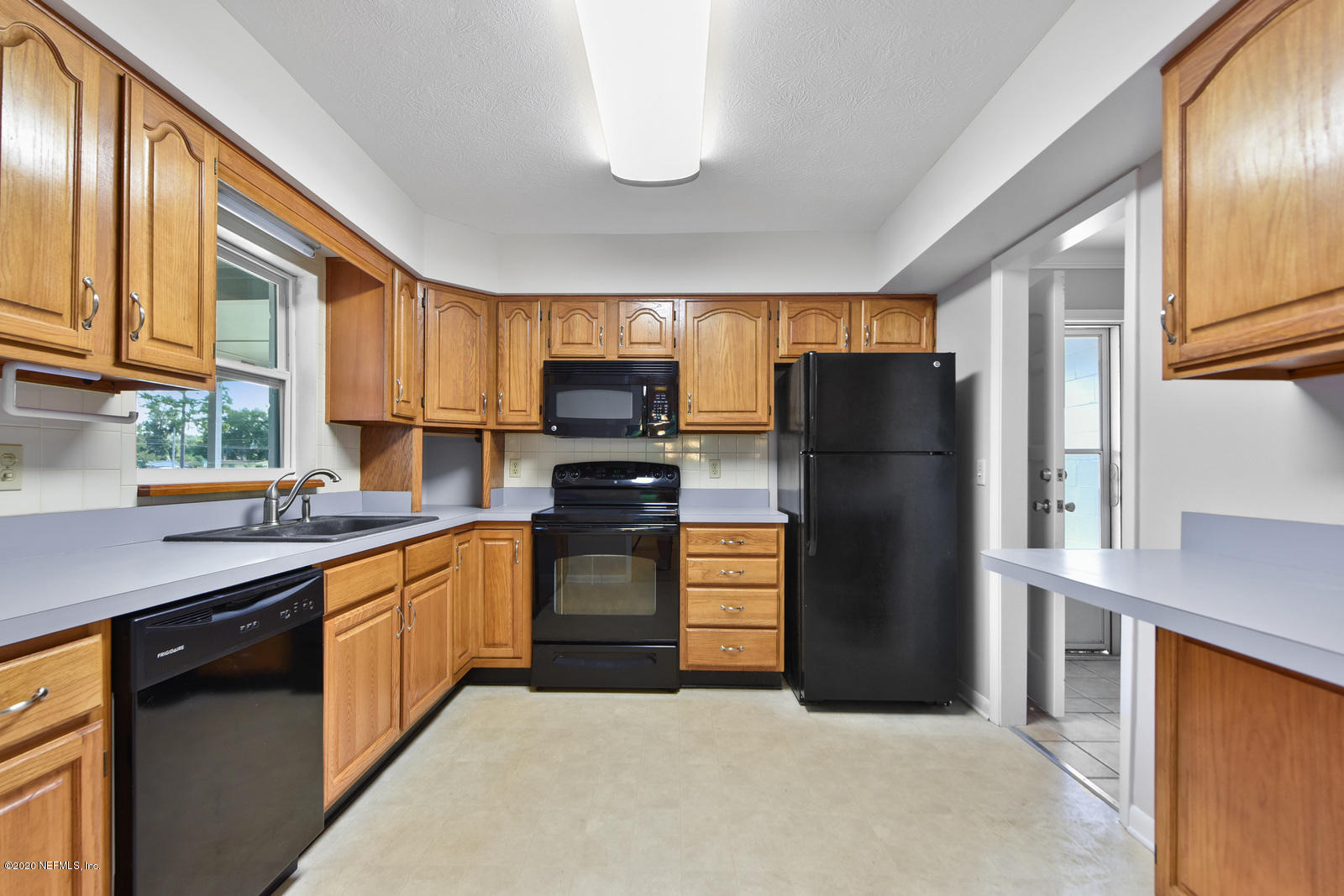 11152 Emuness Road Jacksonville, FL 32218 - Photo 9 of 20 Kitchen
