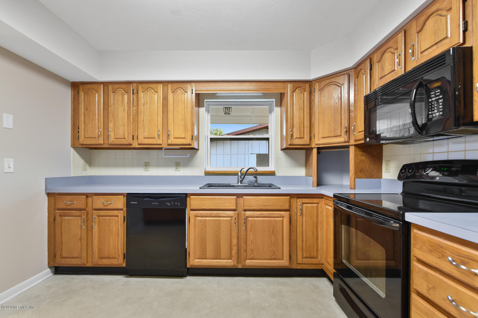 11152 Emuness Road Jacksonville, FL 32218 - Photo 10 of 20 Kitchen