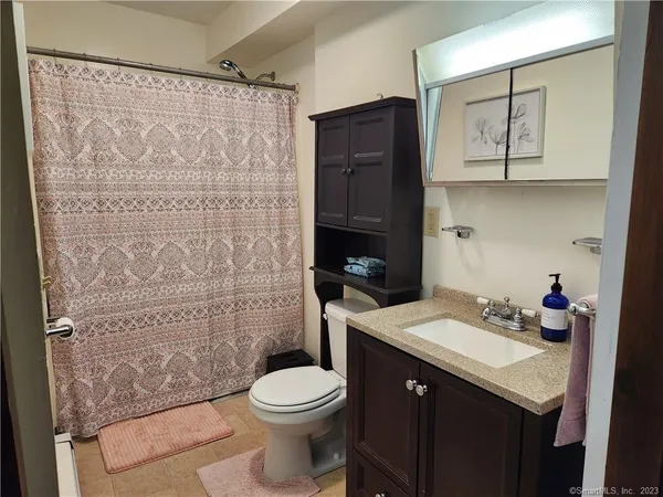 $1,300 | 2 Lyons Road, Unit 4, Stafford, CT 06076