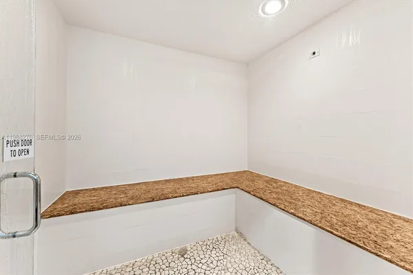 a view of a utility room