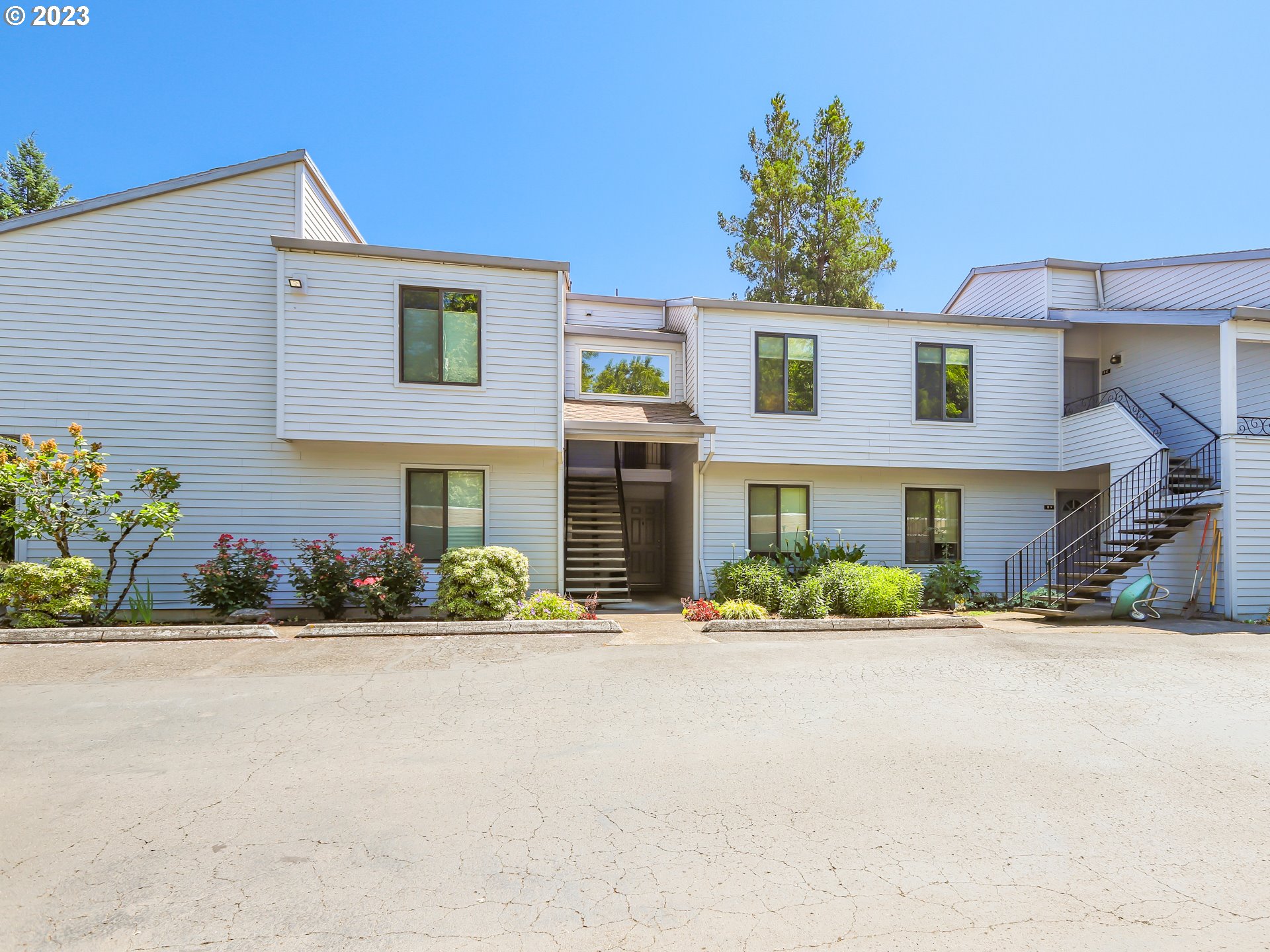 14575 Southwest Walker Road, Unit B14 Beaverton, OR 97006 - Photo 1 of 33 Gallery Image 1