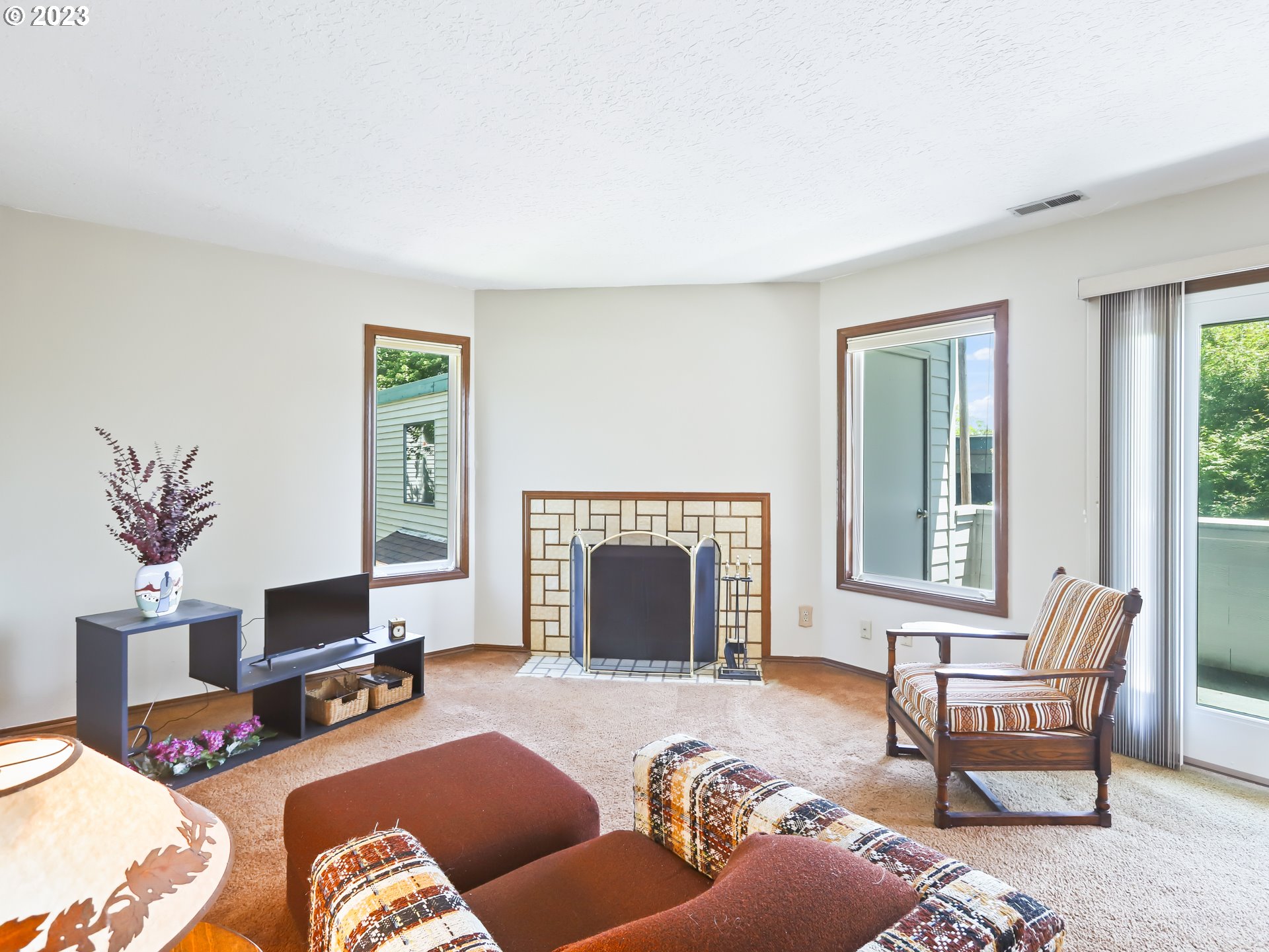 14575 Southwest Walker Road, Unit B14 Beaverton, OR 97006 - Photo 9 of 33 Gallery Image 9