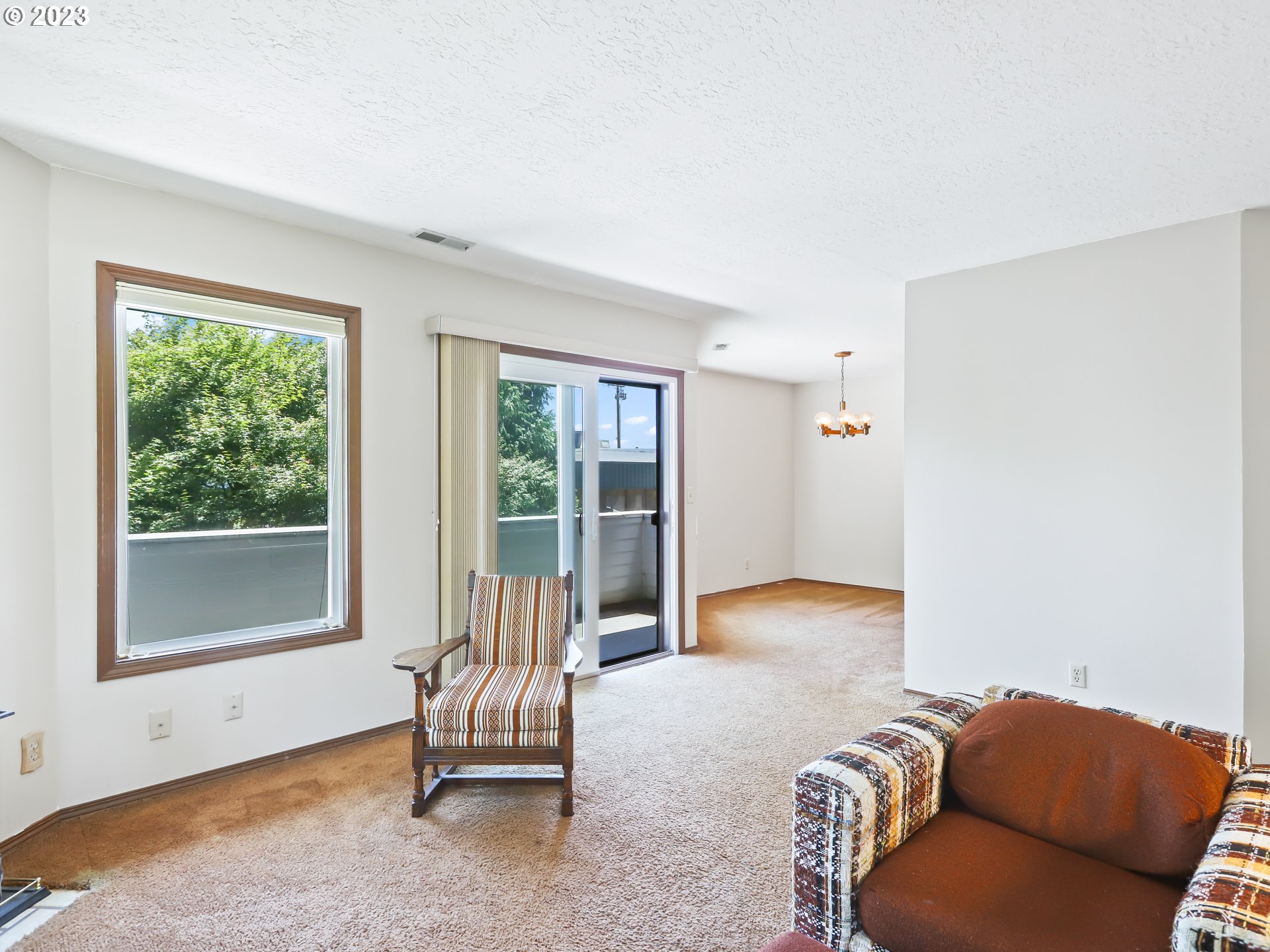 14575 Southwest Walker Road, Unit B14 Beaverton, OR 97006 - Photo 10 of 33 Gallery Image 10