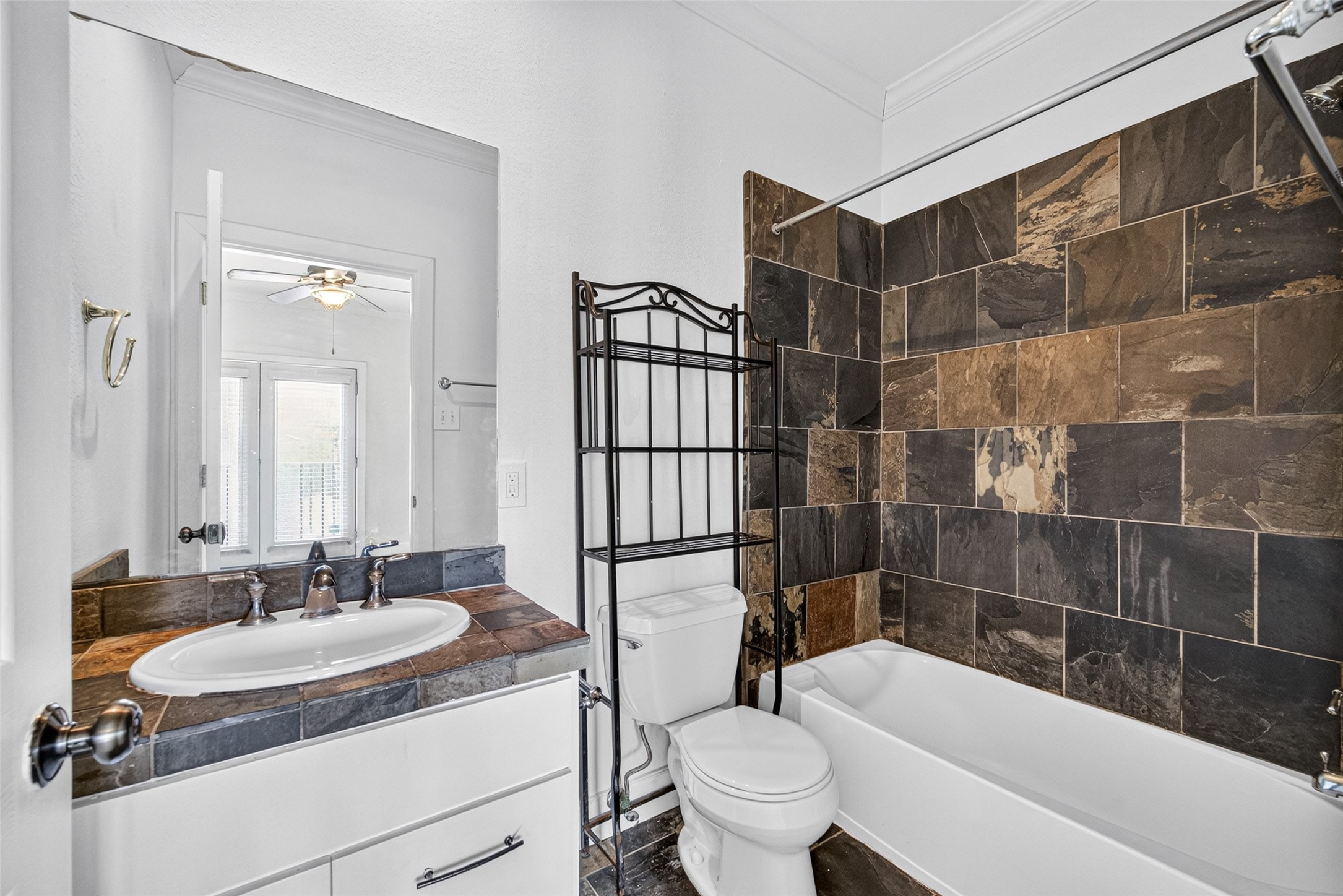 1342 Rutland Street, Unit 210 Houston, TX 77008 - Photo 30 of 38 Gallery Image 30