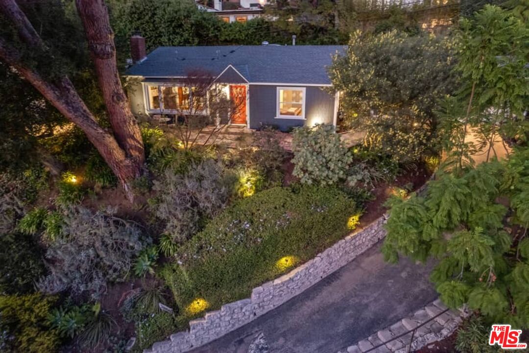 2850 Nichols Canyon Road Los Angeles, CA 90046 - Photo 38 of 38 a view of a house with a yard