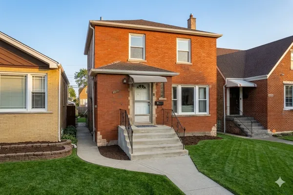 $2,100 | 6034 South Komensky Avenue, Chicago, IL 60629