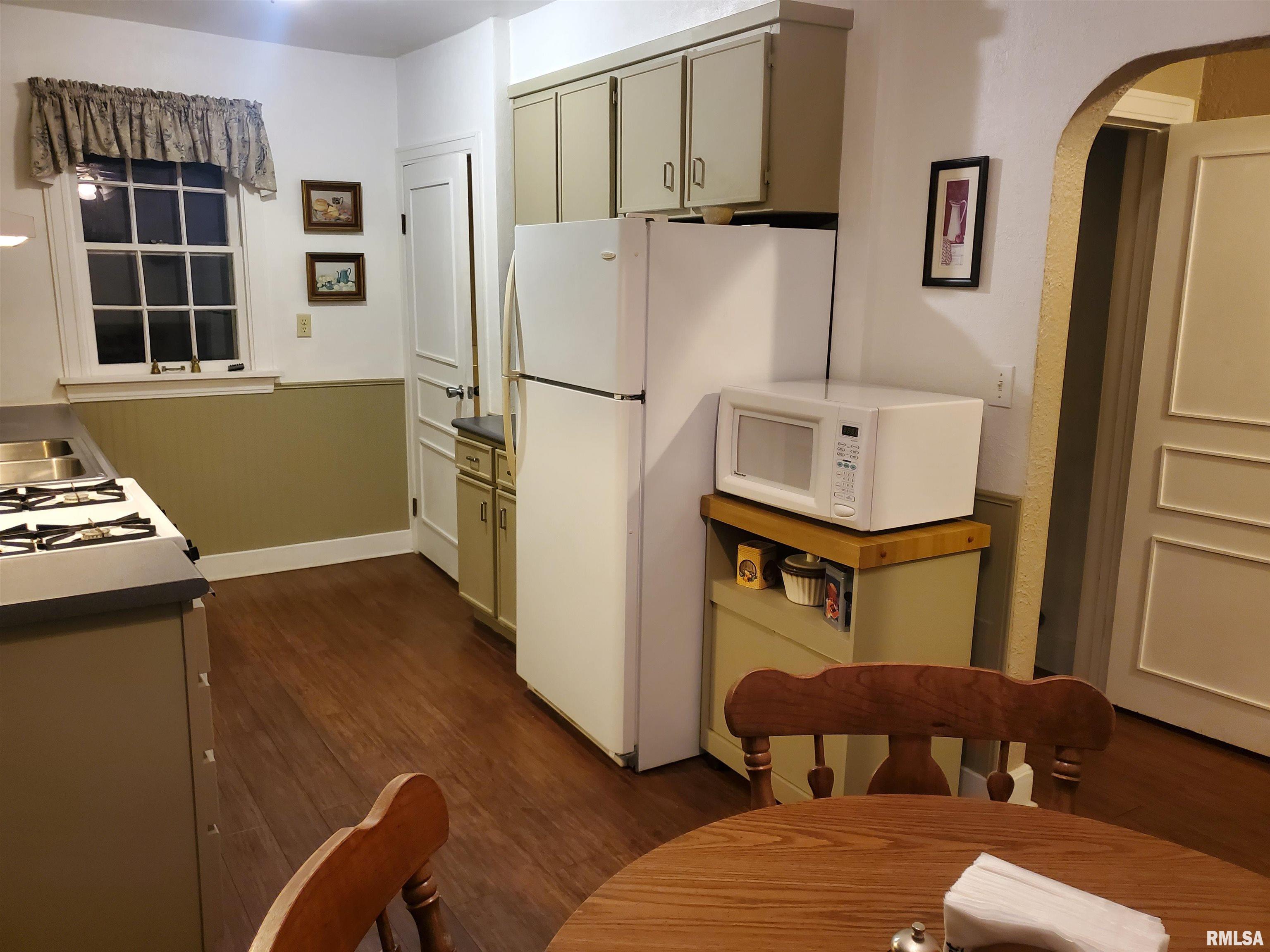 204 Reservoir Road Pekin, IL 61554 - Photo 6 of 24 Gallery Image 6