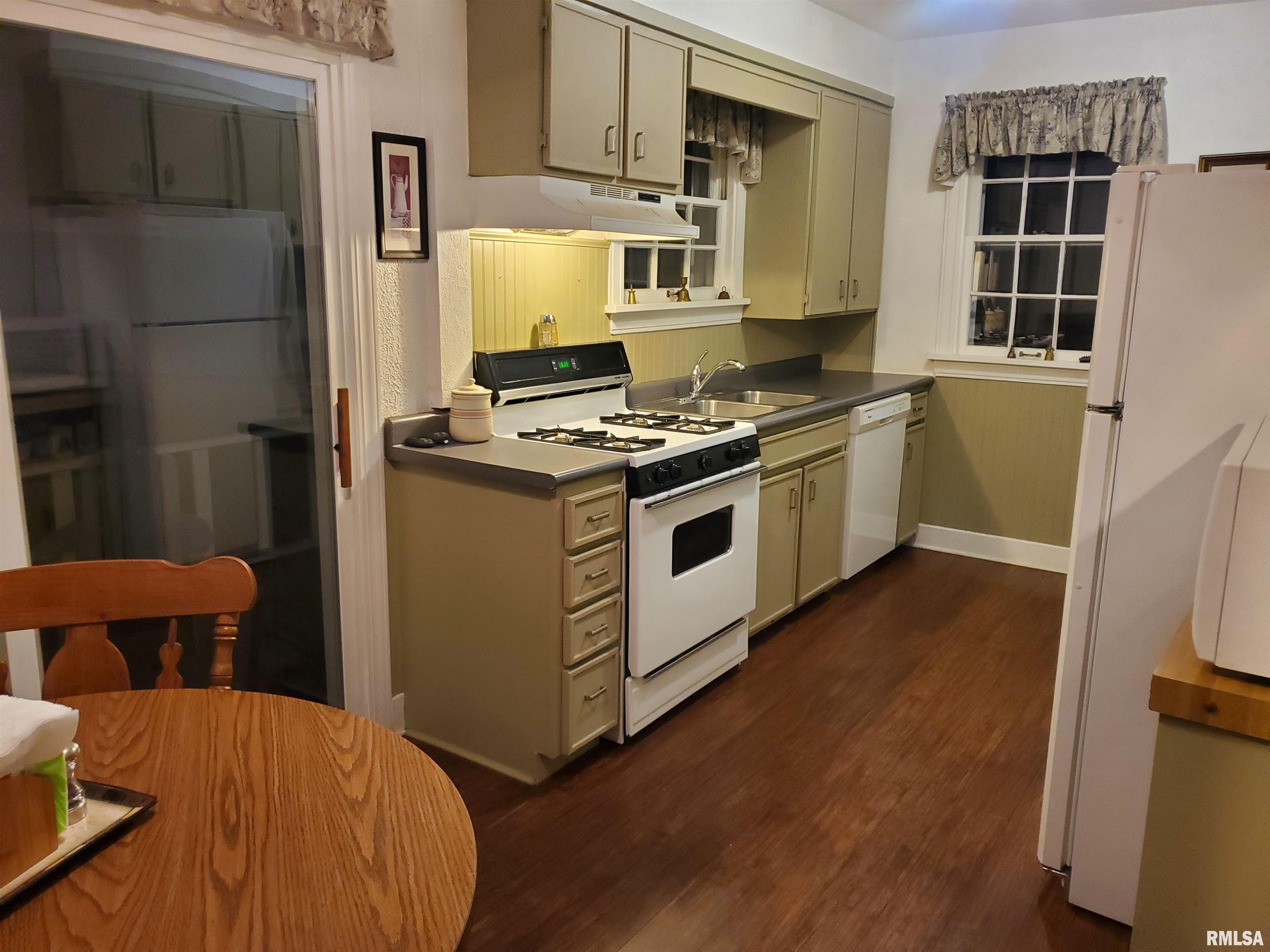 204 Reservoir Road Pekin, IL 61554 - Photo 8 of 24 Gallery Image 8
