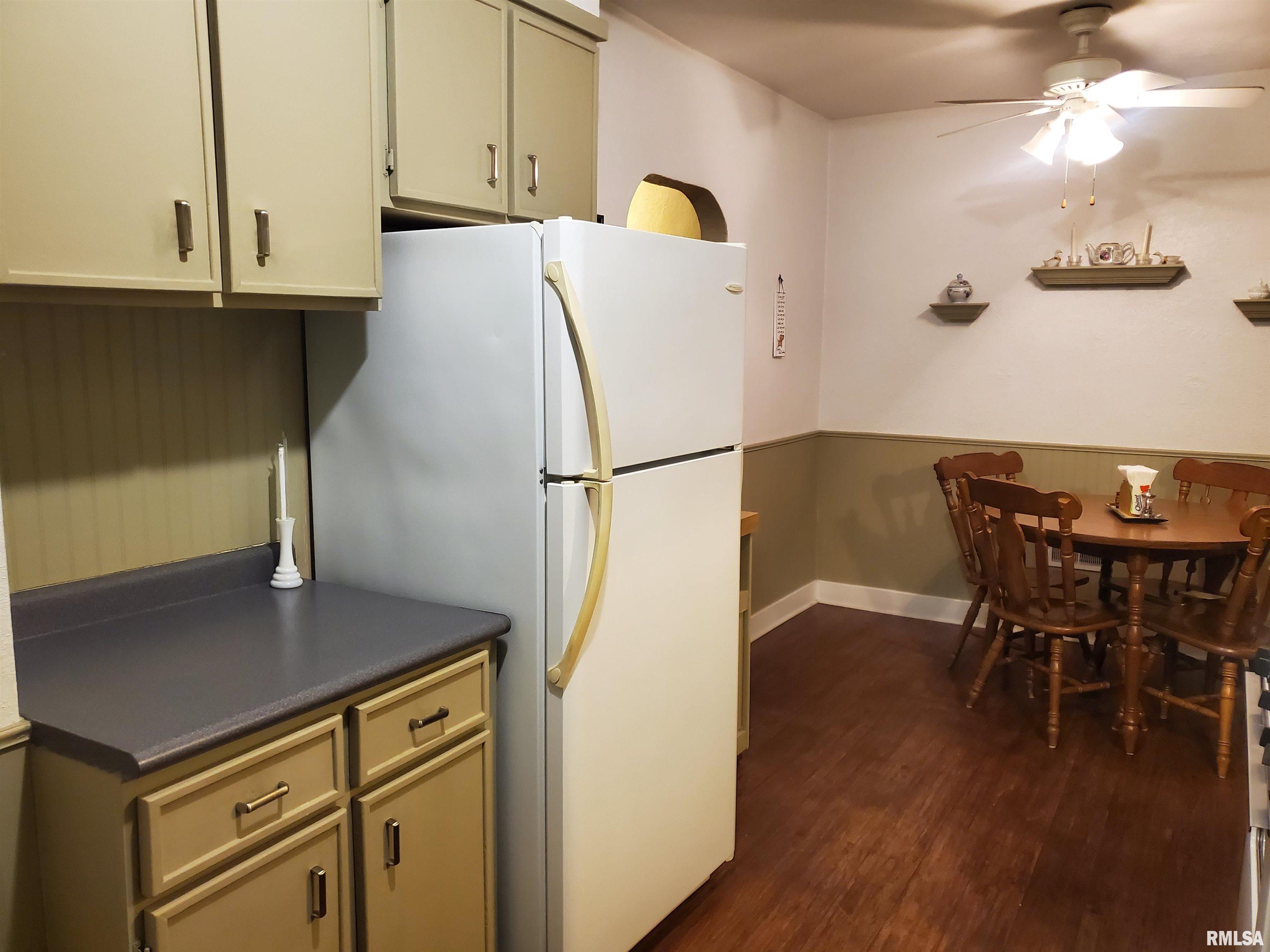 204 Reservoir Road Pekin, IL 61554 - Photo 9 of 24 Gallery Image 9
