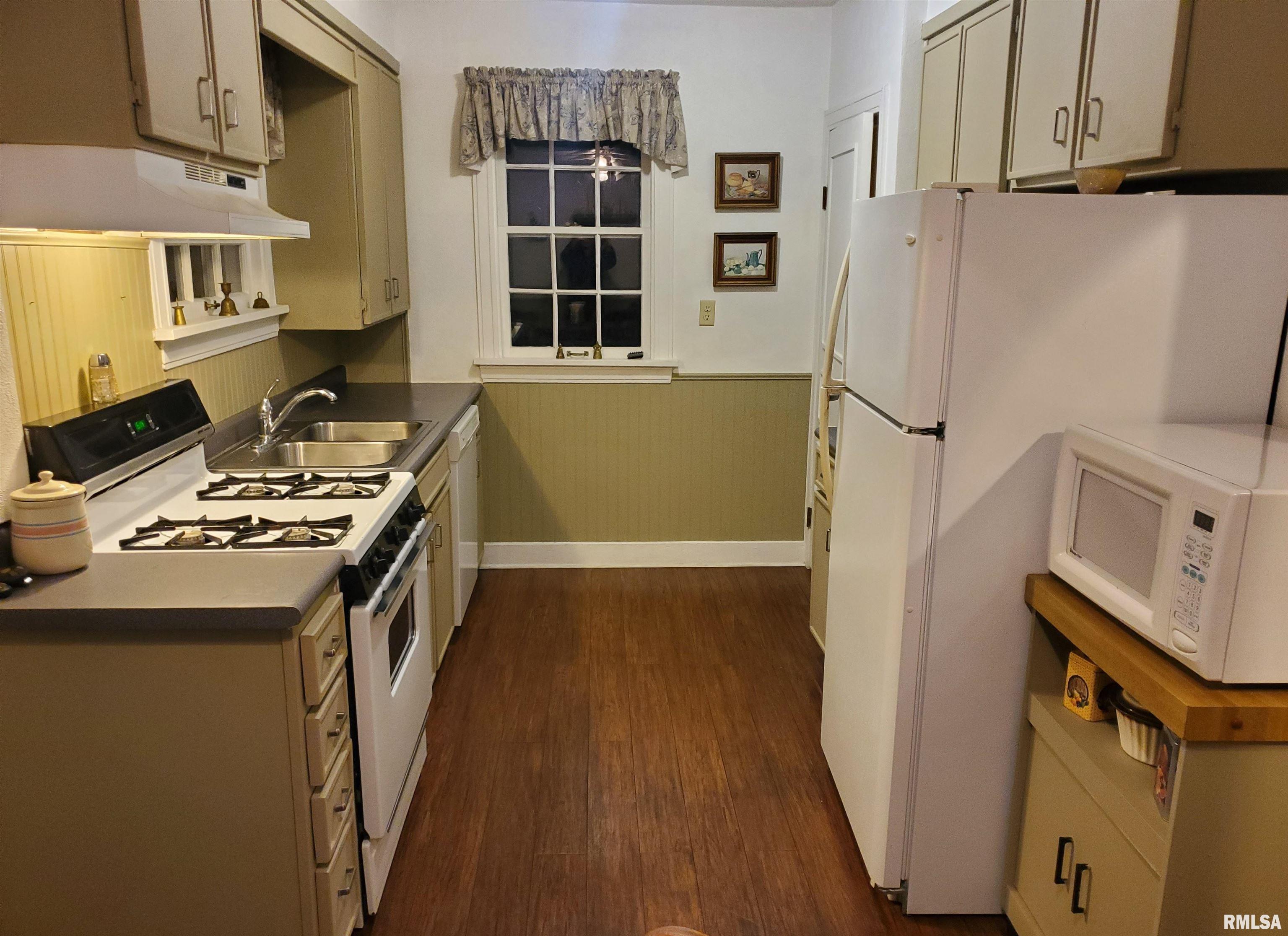 204 Reservoir Road Pekin, IL 61554 - Photo 10 of 24 Gallery Image 10