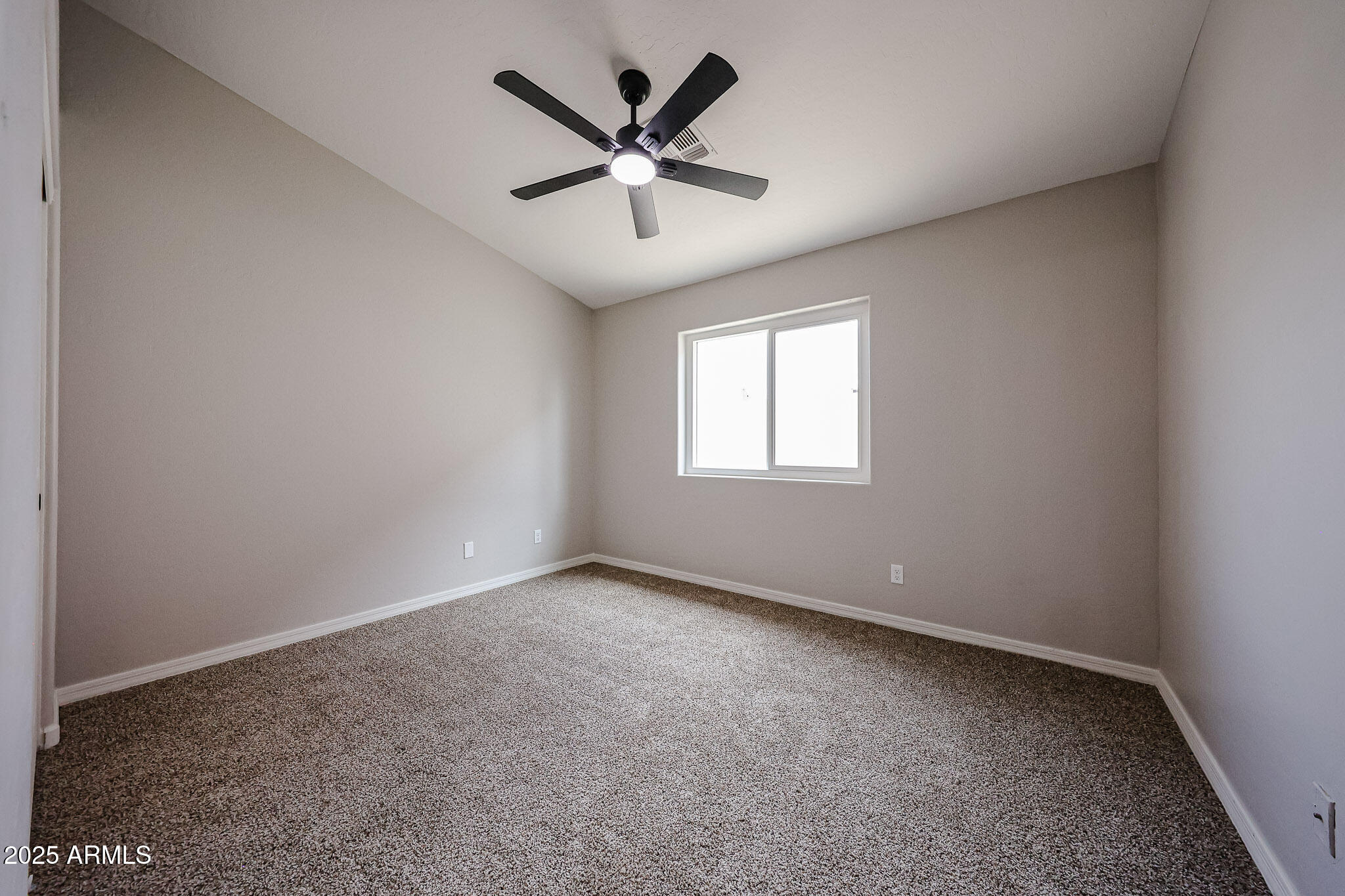10334 East Diamond Avenue Mesa, AZ 85208 - Photo 21 of 39 an empty room with a ceiling fan and windows