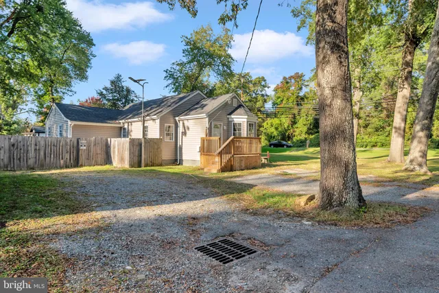 a view of a house with backyard and a tree