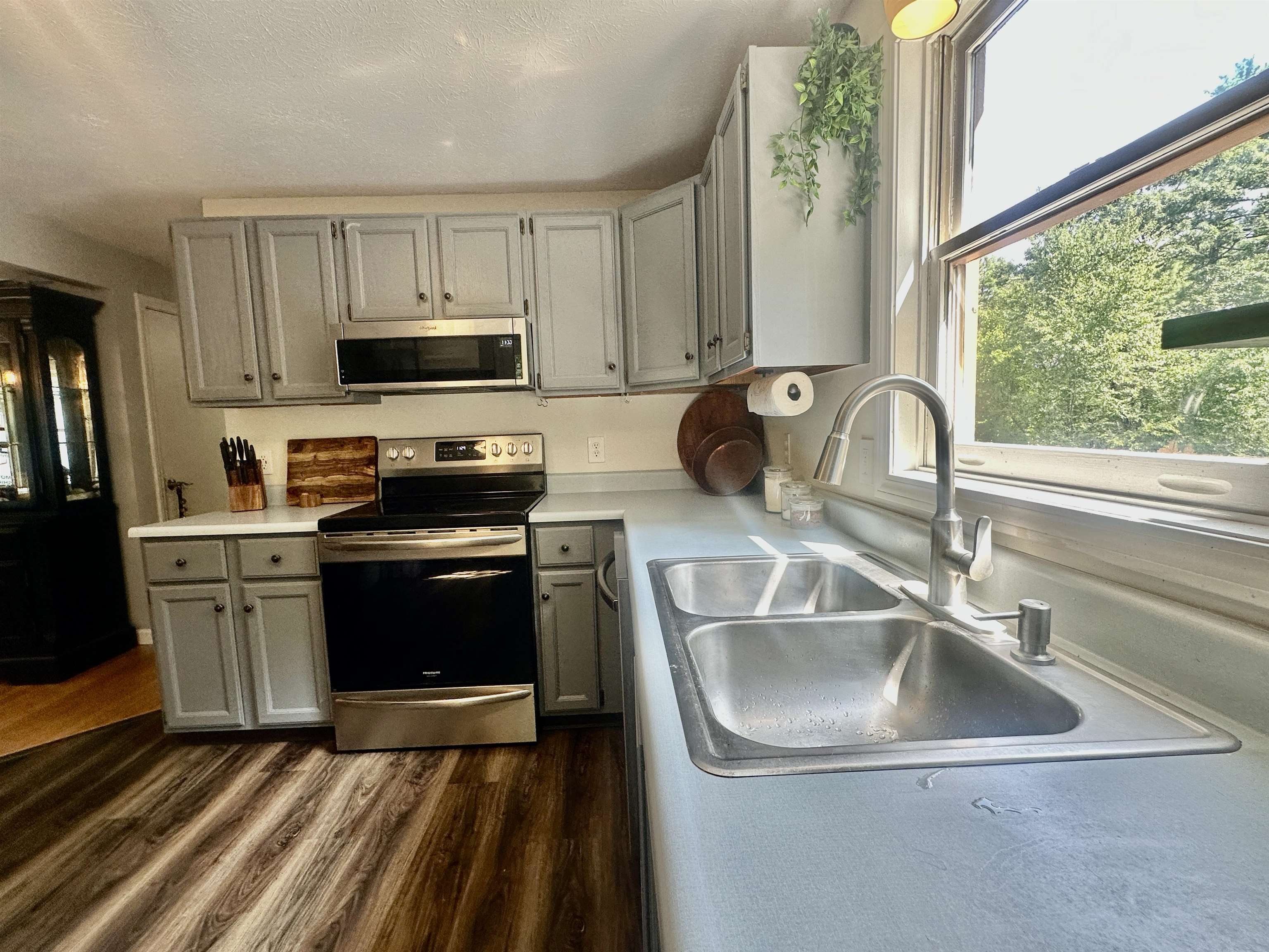 73 Guy's Lane Weare, NH 03281 - Photo 14 of 47