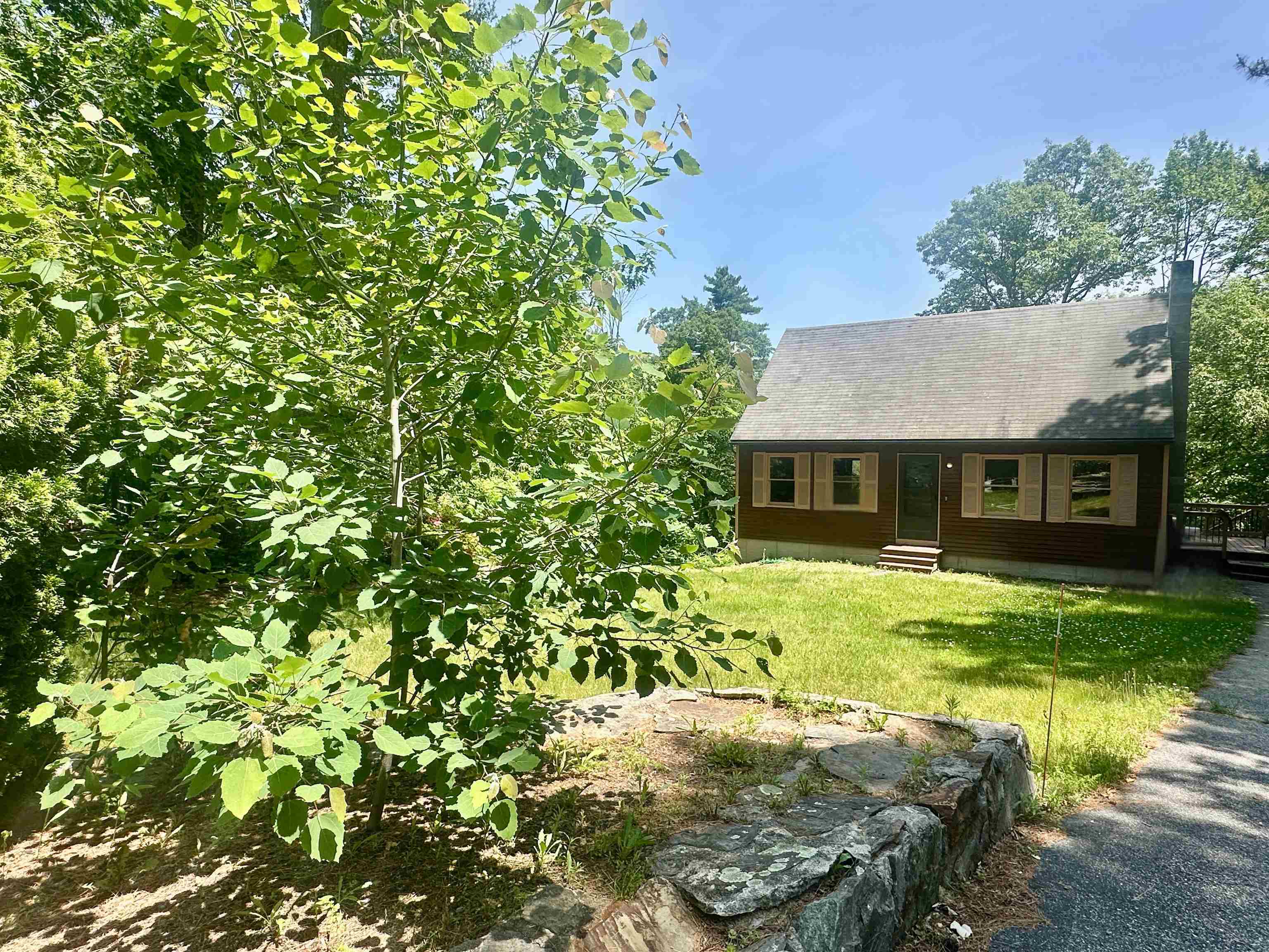 73 Guy's Lane Weare, NH 03281 - Photo 4 of 47