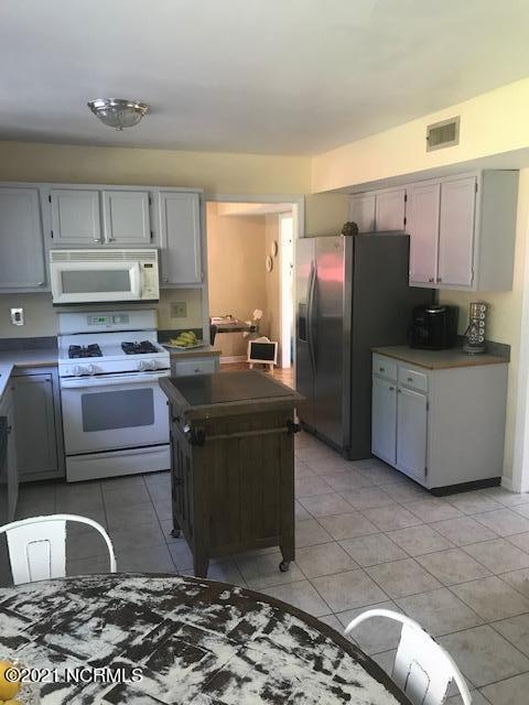 4431 Corey Road Winterville, NC 28590 - Photo 7 of 23 IMG_2541