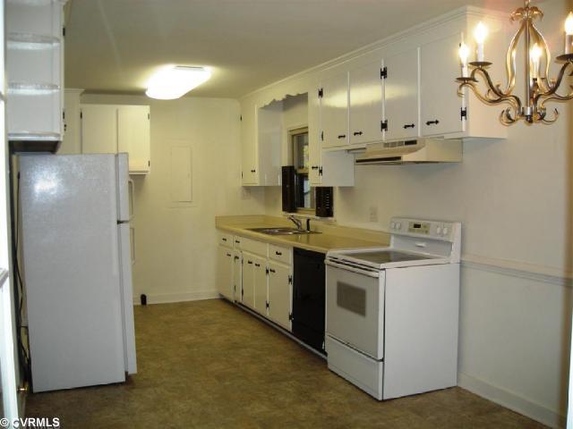 7401 Stoneman Road Henrico, VA 23228 - Photo 3 of 9 Kitchen - View of eat-in area