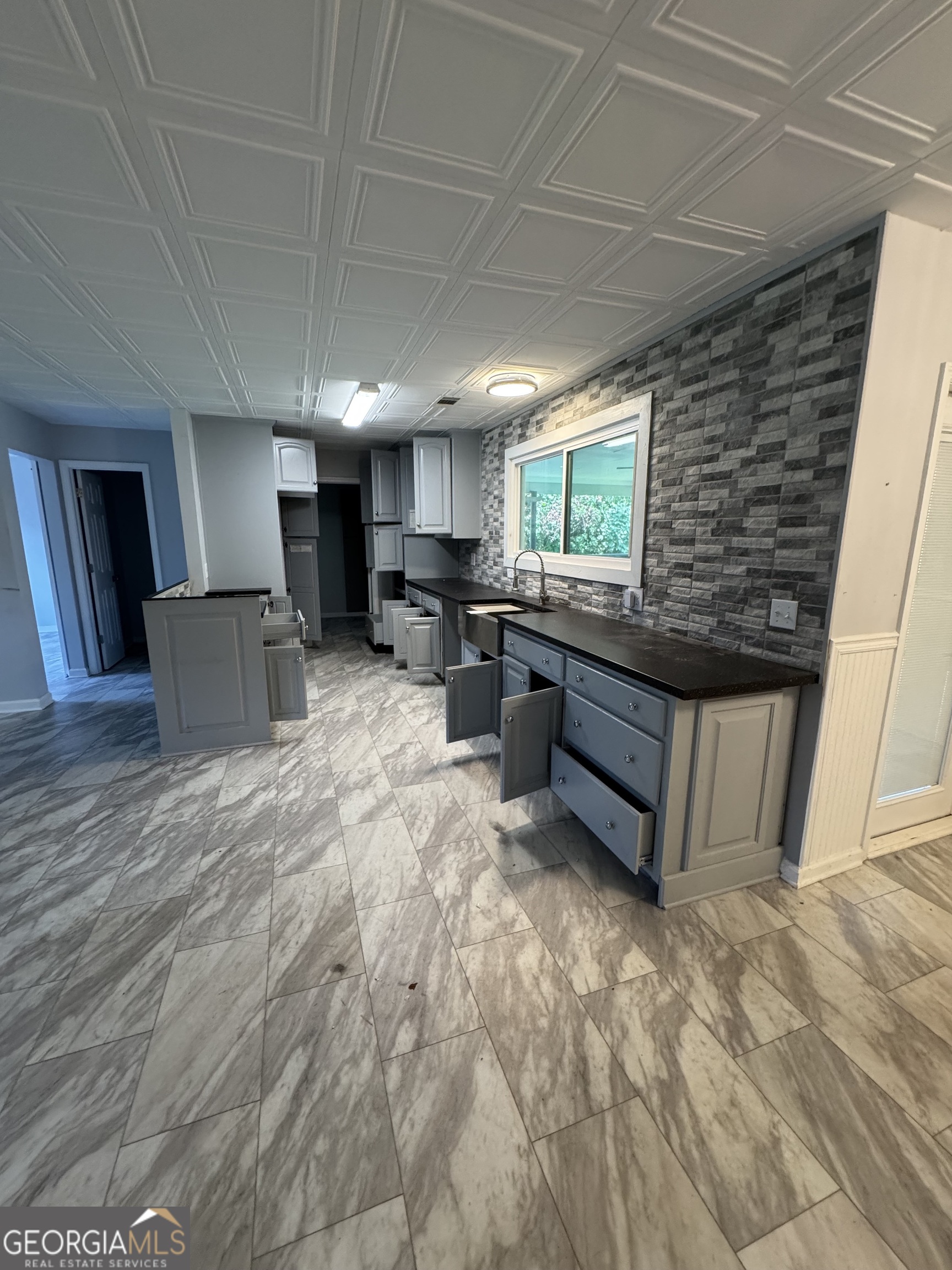 7223 Scenic Heights Road Manchester, GA 31816 - Photo 9 of 23 a living room with stainless steel appliances kitchen island granite countertop furniture and a fireplace