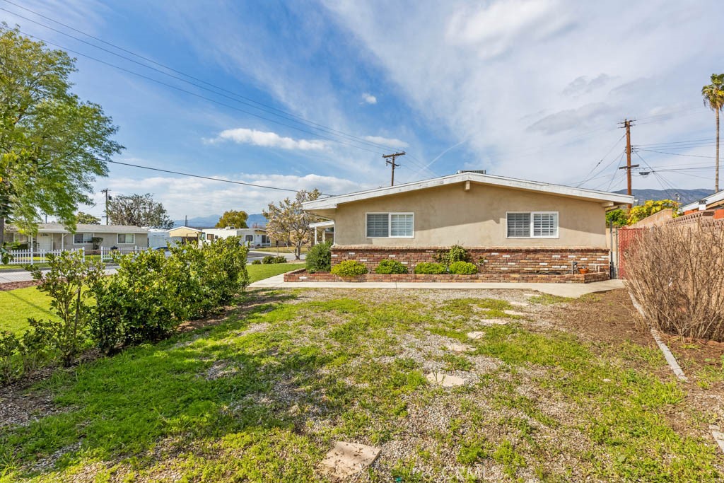 954 Delay Avenue Glendora, CA 91740 - Photo 3 of 35 a view of a house with a yard