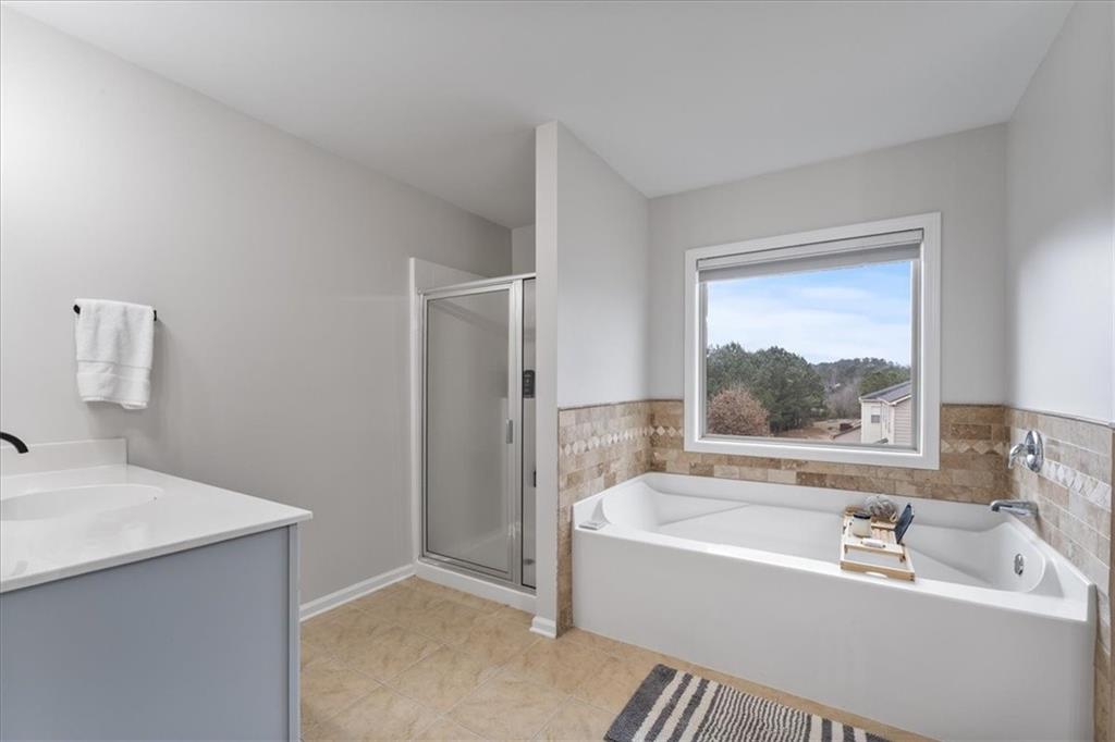 556 Olympic Way Acworth, GA 30102 - Photo 23 of 41 a bathroom with a bathtub and a sink