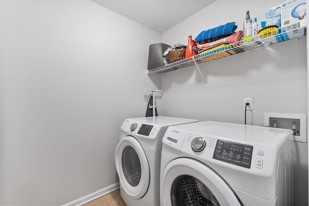 556 Olympic Way Acworth, GA 30102 - Photo 26 of 41 a utility room with dryer and washer