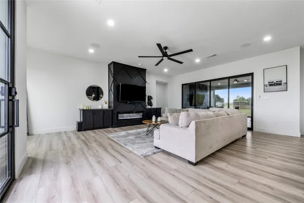 $725,000 | 5119 Sophie Slansky Way, Sealy, TX 77474