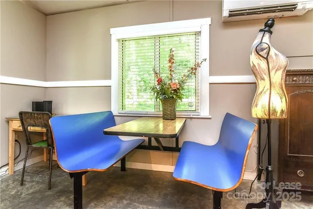 $1,900 | 543 College Street, Asheville, NC 28801