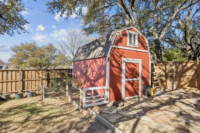 a view of outdoor space yard and basketball court