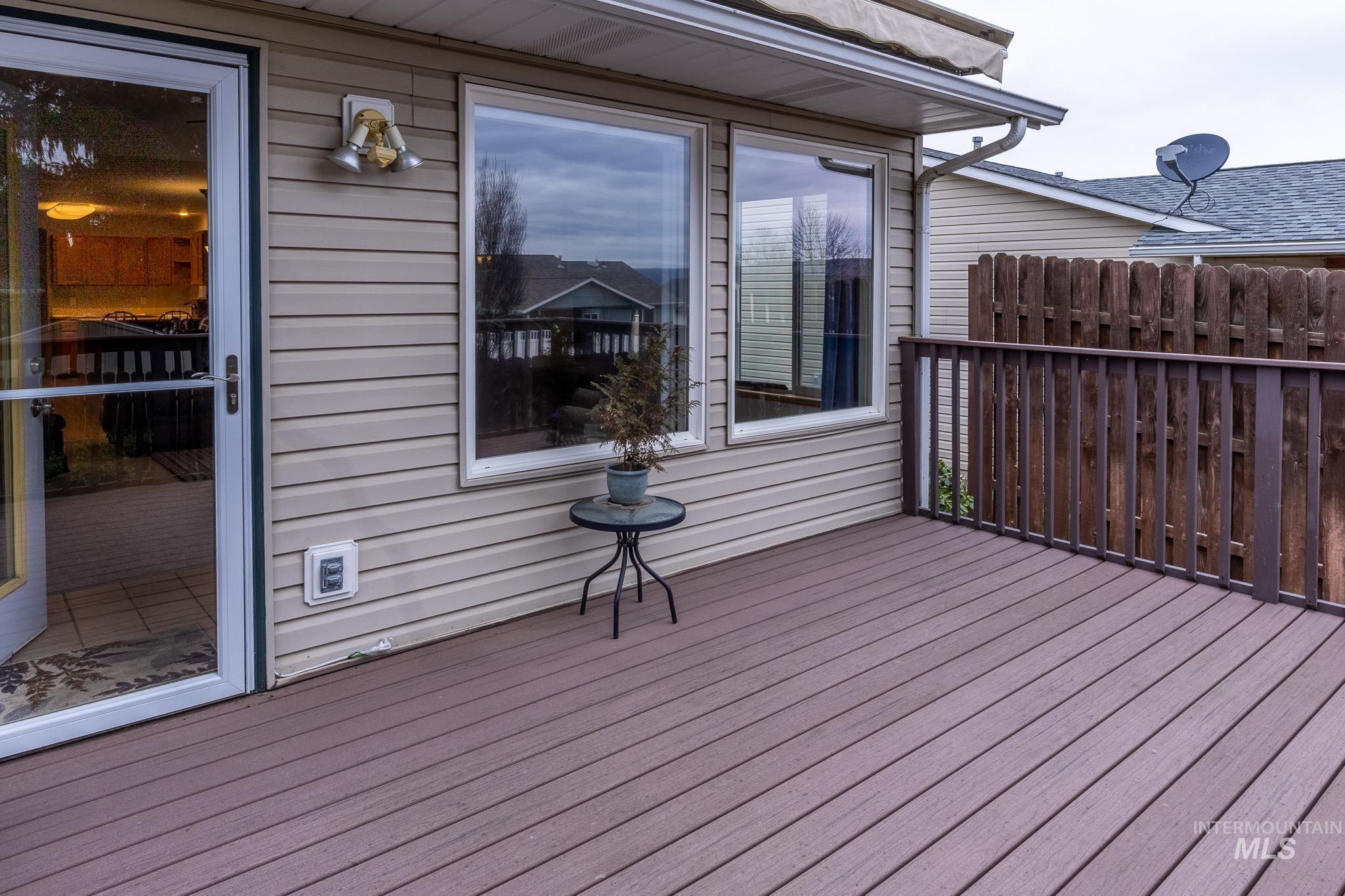 925 Hawthorne Street, Unit A Lewiston, ID 83501 - Photo 22 of 25 View of wooden terrace