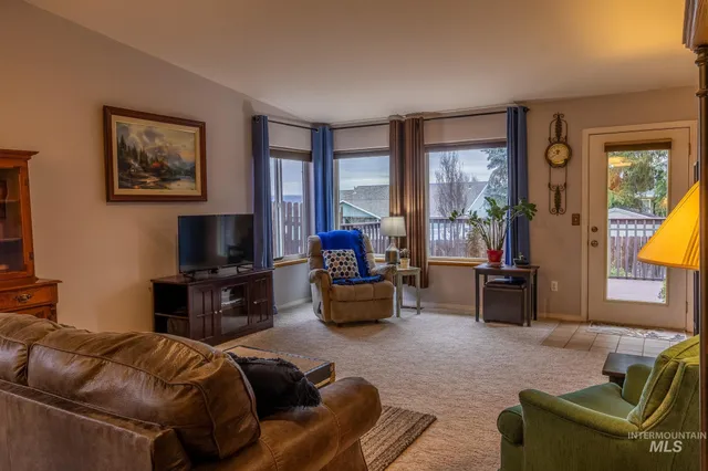 $345,000 | 925 Hawthorne Street, Unit A, Lewiston, ID 83501