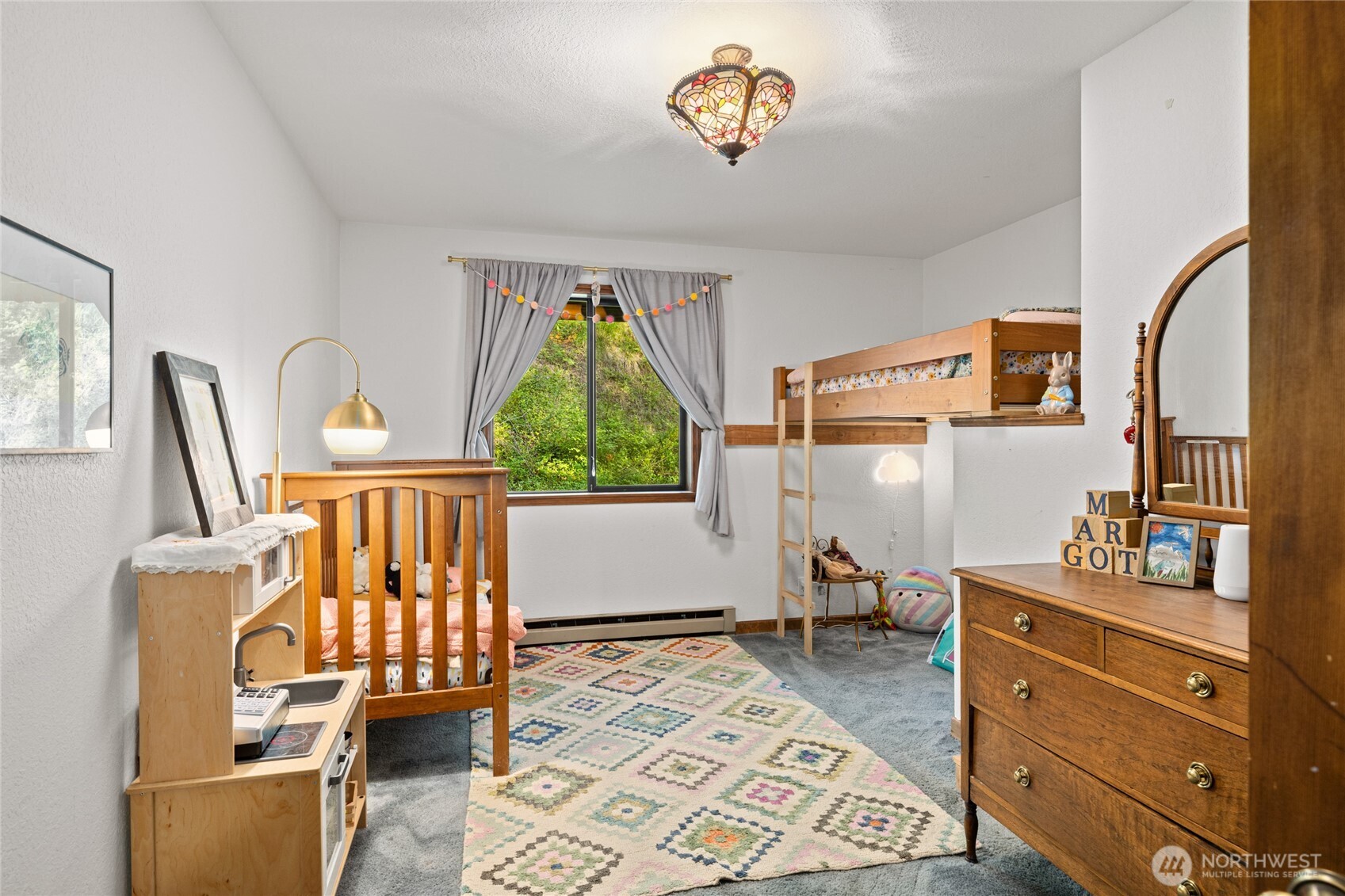 4265 Highway 97 Peshastin, WA 98847 - Photo 23 of 38 a living room with furniture and a window