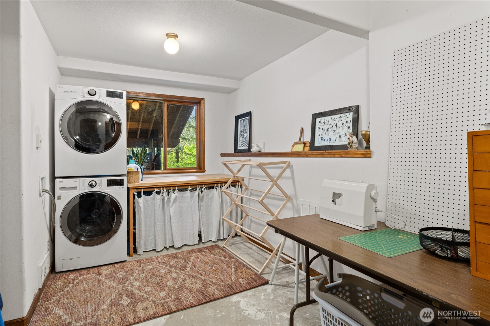4265 Highway 97 Peshastin, WA 98847 - Photo 25 of 38 a view of a livingroom with furniture and washing machine