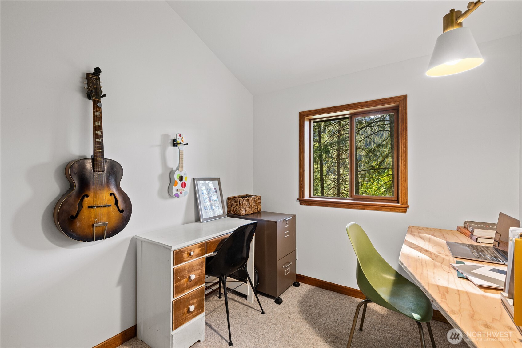 4265 Highway 97 Peshastin, WA 98847 - Photo 26 of 38 a work room with furniture and a window