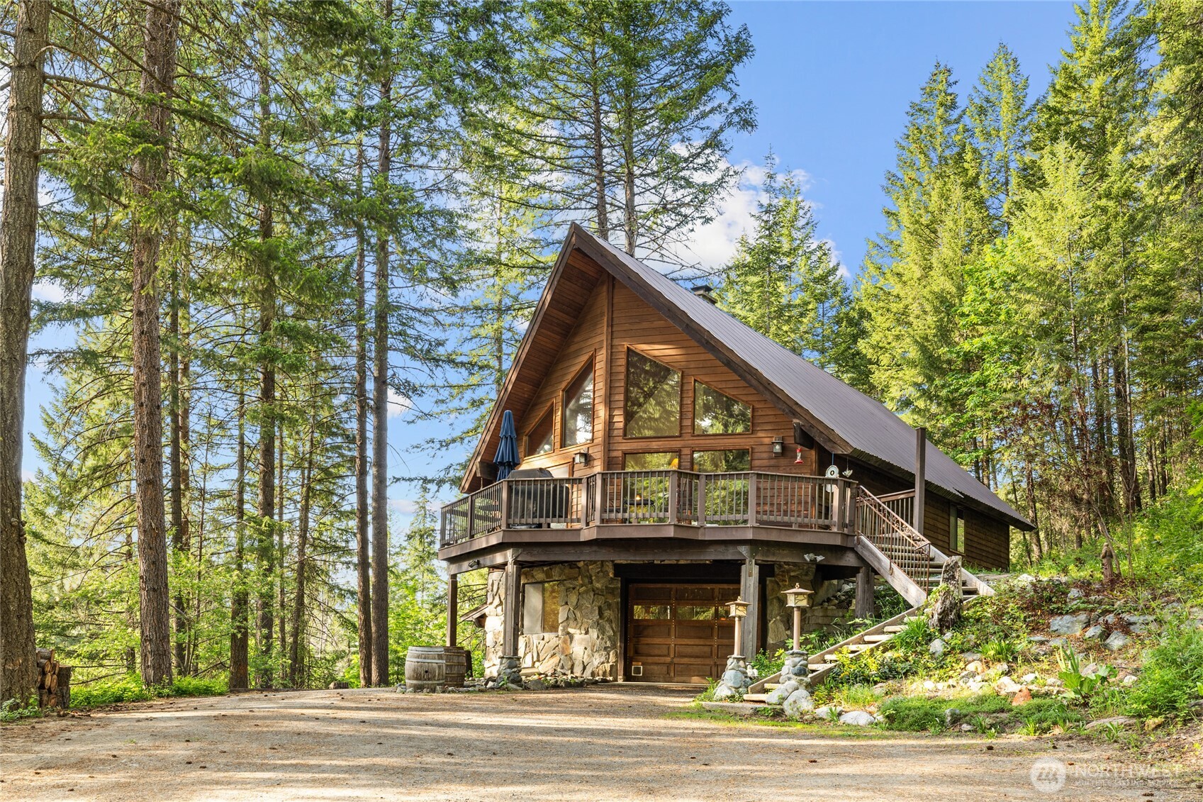 4265 Highway 97 Peshastin, WA 98847 - Photo 36 of 38 a view of a large house with a street