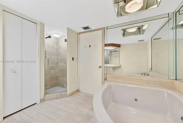 $2,300 | 19355 Turnberry Way, Unit 24C, Aventura, FL 33180