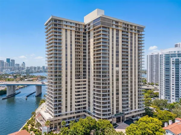 $2,300 | 19355 Turnberry Way, Unit 24C, Aventura, FL 33180