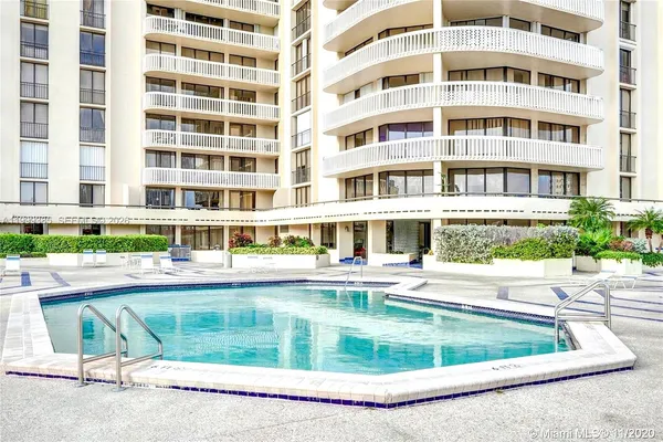 $2,300 | 19355 Turnberry Way, Unit 24C, Aventura, FL 33180