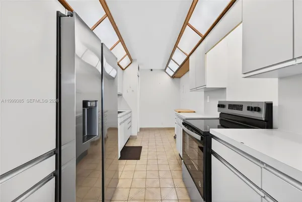 $2,300 | 19355 Turnberry Way, Unit 24C, Aventura, FL 33180