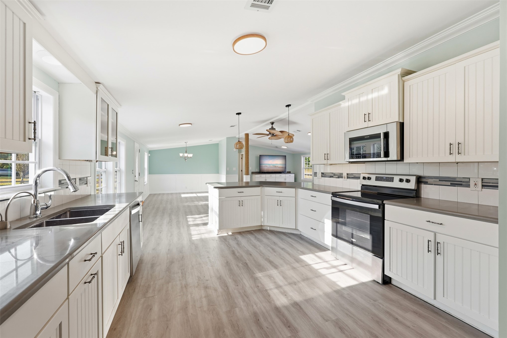 85232 Burmeister Road Fernandina Beach, FL 32034 - Photo 12 of 32 a large kitchen with a lot of counter space