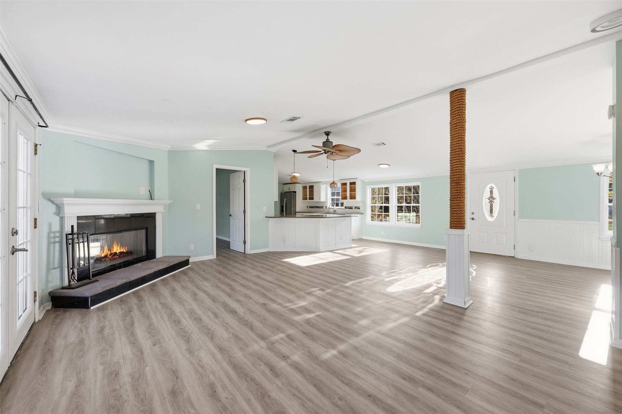 85232 Burmeister Road Fernandina Beach, FL 32034 - Photo 16 of 32 a view of a livingroom with wooden floor and a fireplace