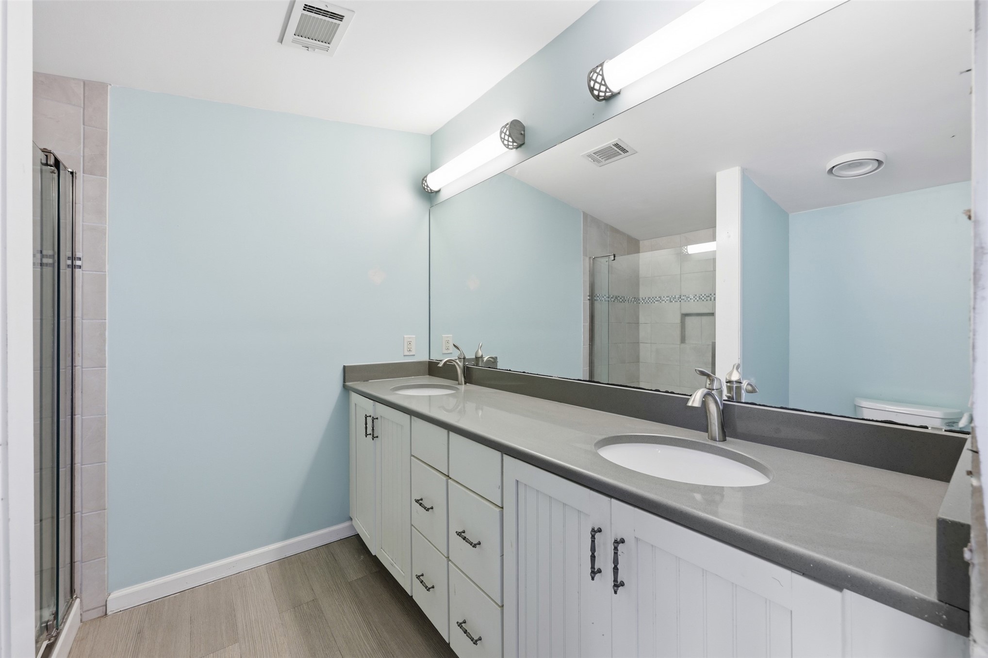 85232 Burmeister Road Fernandina Beach, FL 32034 - Photo 22 of 32 a bathroom with a granite countertop sink and a mirror