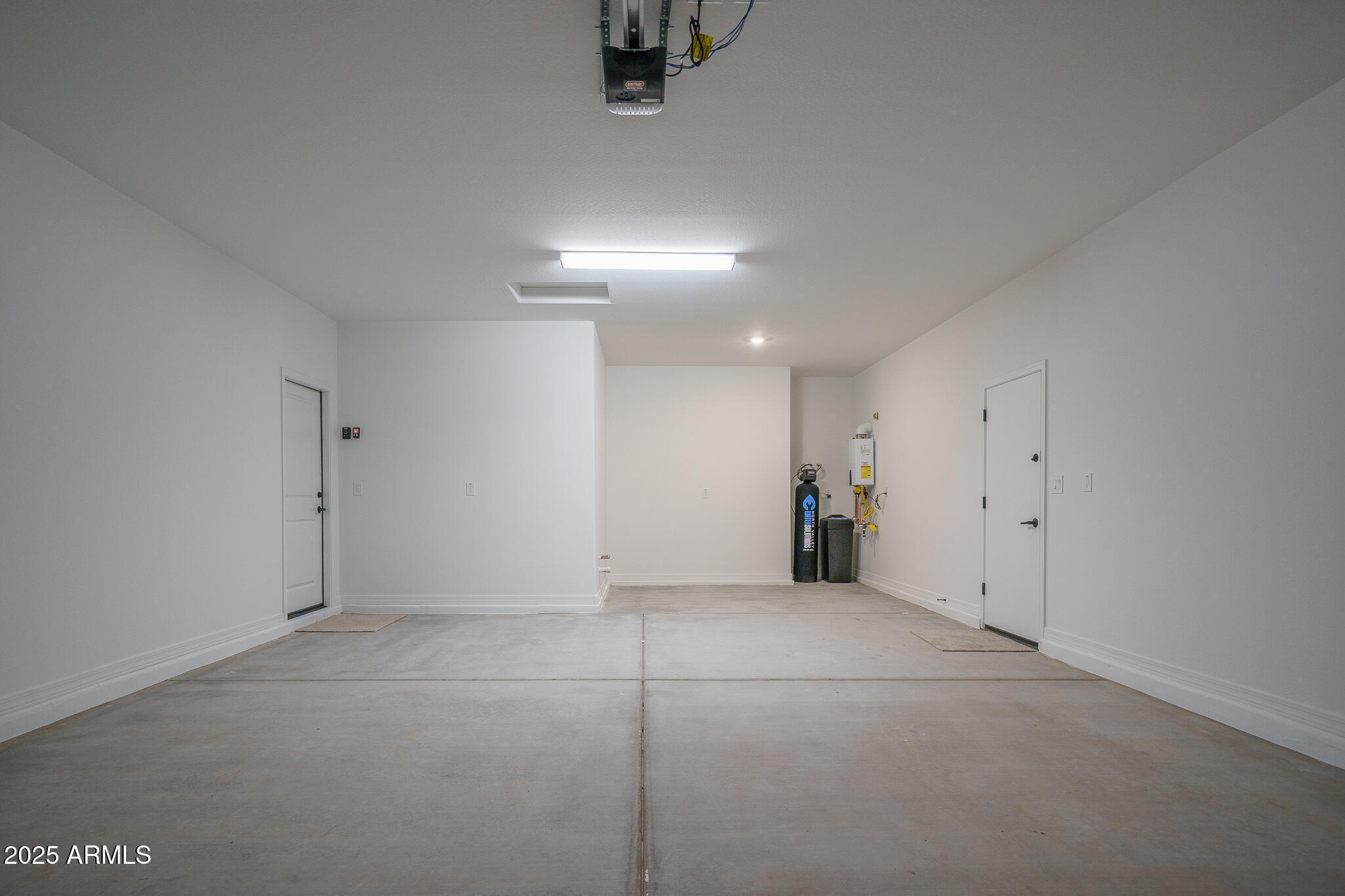 20607 West Rancho Drive Buckeye, AZ 85396 - Photo 28 of 32 an empty room with an entryway